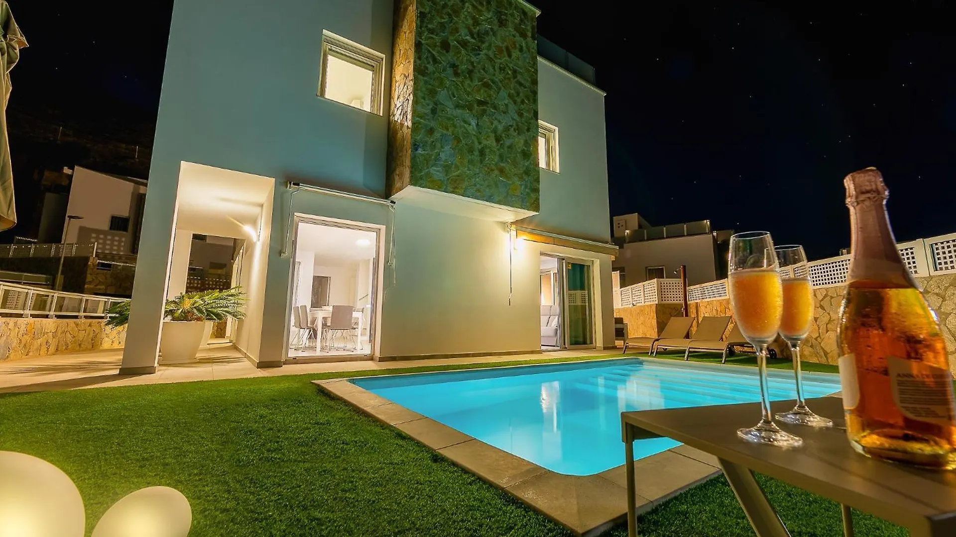 Villa Rosa-Soleada Villa Privada Con Piscina Climatizada & Wifi En Tauro-Mogan La Playa de Tauro Spain