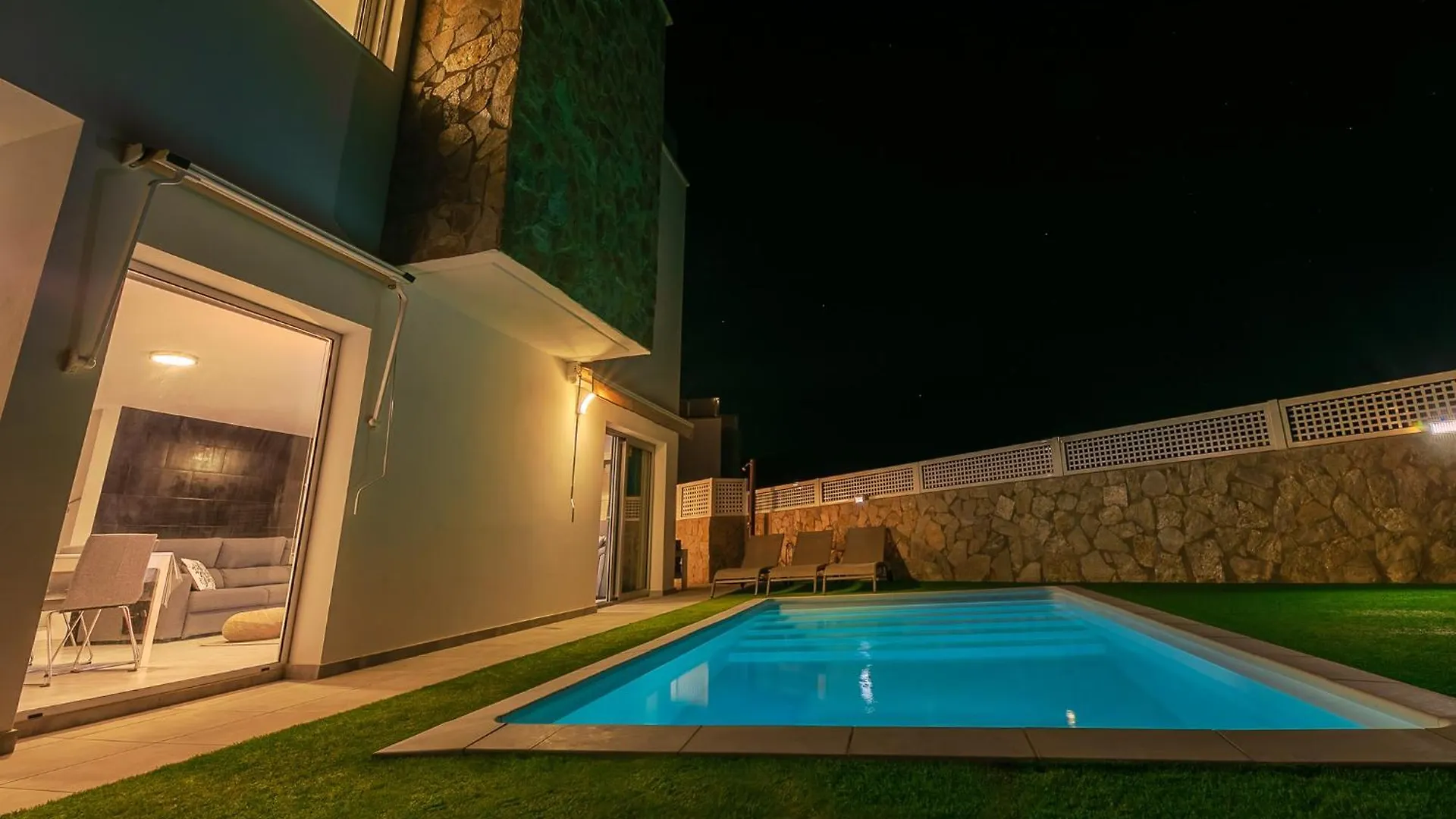 Villa Rosa-Soleada Villa Privada Con Piscina Climatizada & Wifi En Tauro-Mogan La Playa de Tauro Spain