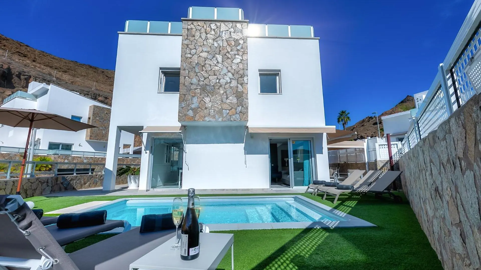 Villa Rosa-Soleada Villa Privada Con Piscina Climatizada & Wifi En Tauro-Mogan La Playa de Tauro