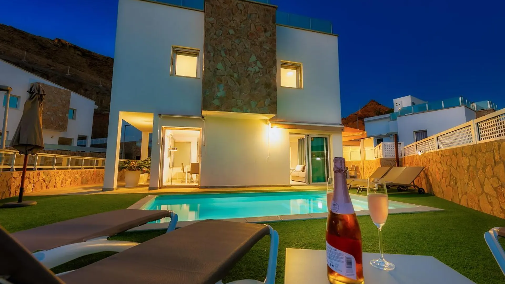 Villa Rosa-Soleada Villa Privada Con Piscina Climatizada & Wifi En Tauro-Mogan La Playa de Tauro Spain